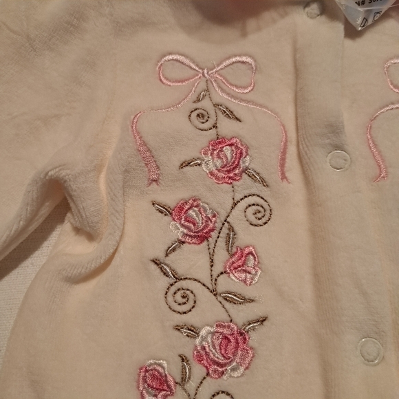 Duck Duck Goose girls 3-6 months velour footie, not sleepwear - Picture 2 of 7